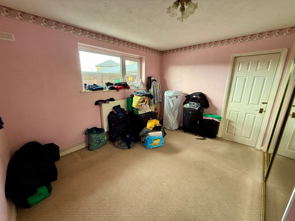 Lot: 106 - THREE-BEDROOM EXTENDED BUNGALOW FOR IMPROVEMENT - Bedroom two